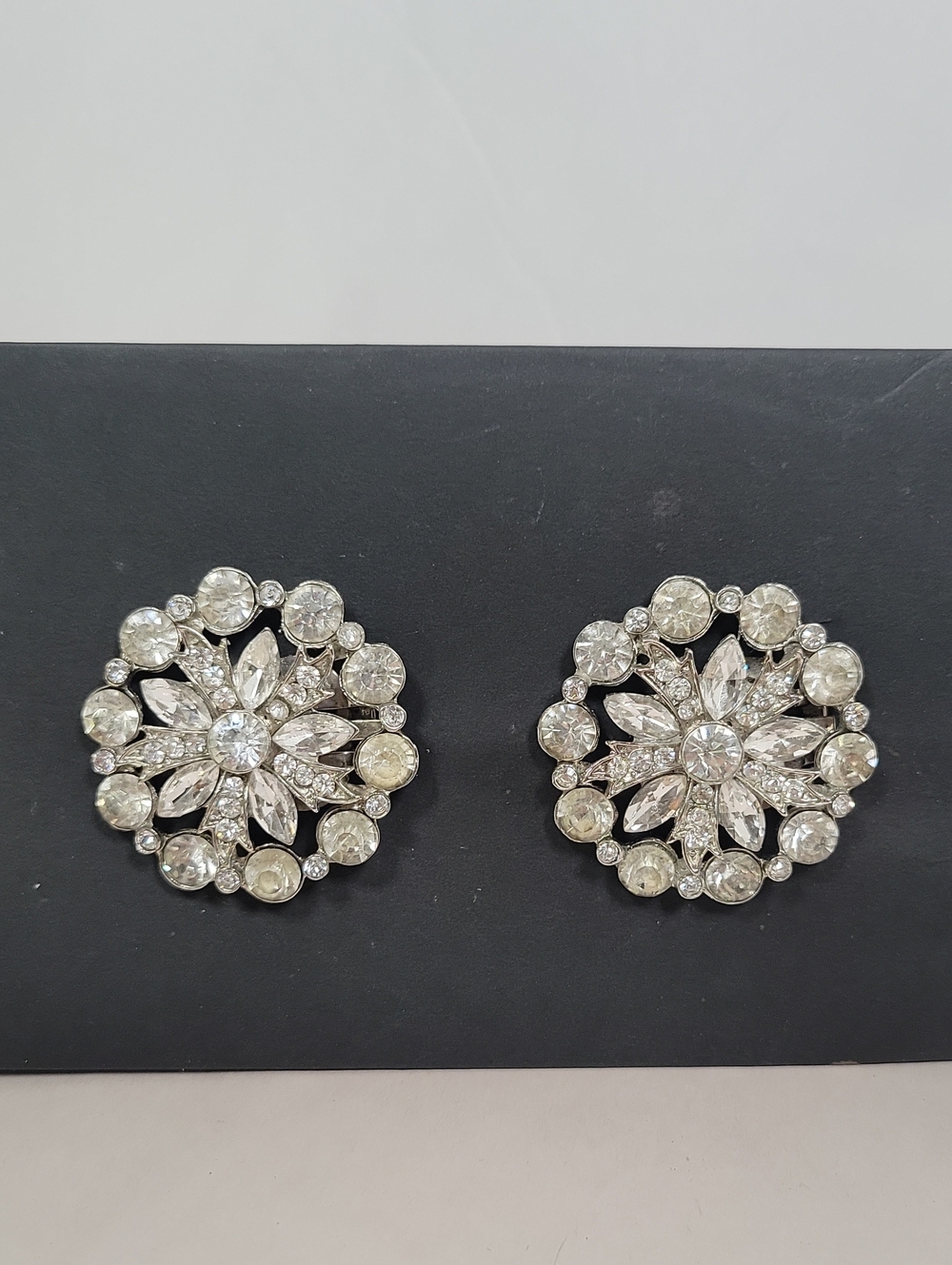 Large 1.5" VTG Crystal Clear Rhinestone Floral Round Clip On Earrings SilverTone